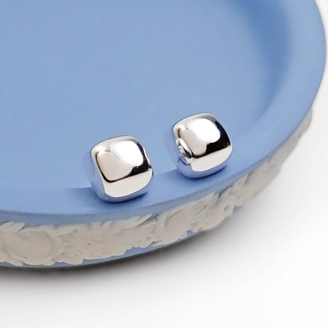 极简 | 6mm小方胖亮面925纯银耳针耳环 - 耳环/耳夹 - 纯银 银色