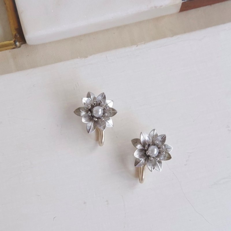 花开银盛 无痛贴耳夹 - 耳环/耳夹 - 其他金属 银色