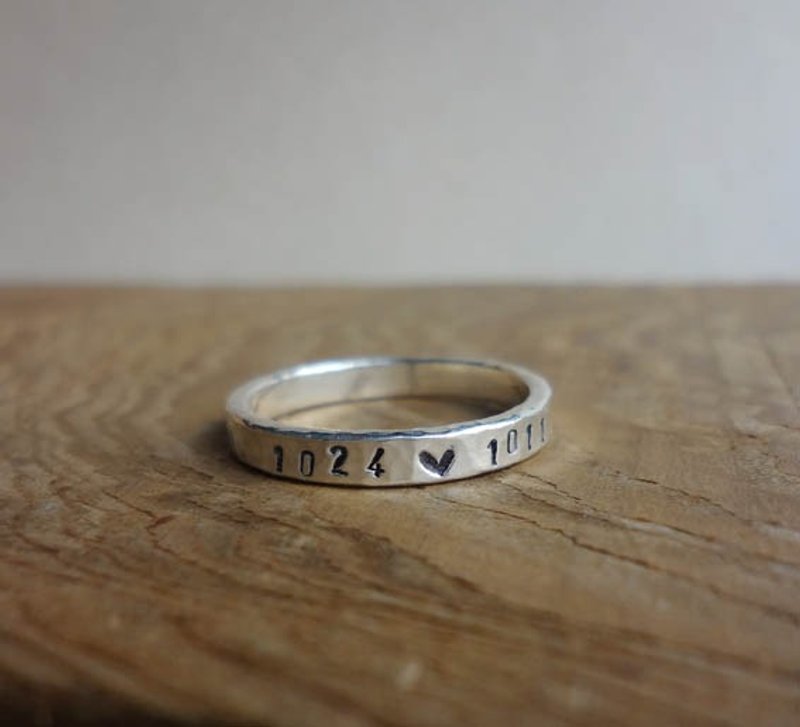 锻敲密码 手工锻敲银戒指-定制化 敲字 - 戒指 - 银 银色