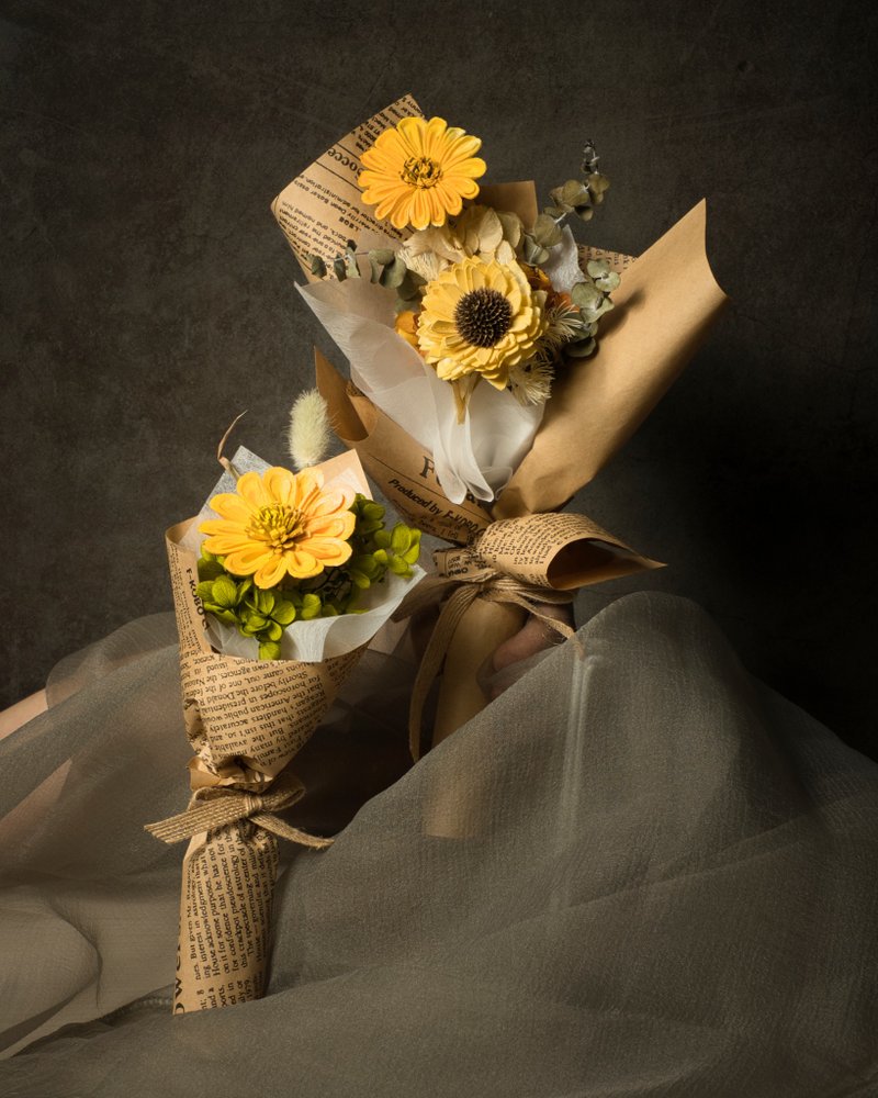 2025毕业季索拉太阳中花束 - 干燥花/捧花 - 植物．花 黄色