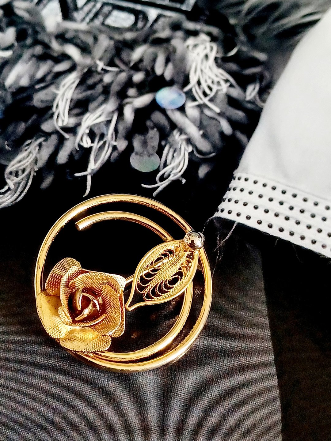 vintage jewelry 经典简约金色玫瑰  别针 胸针 - 胸针 - 其他金属 
