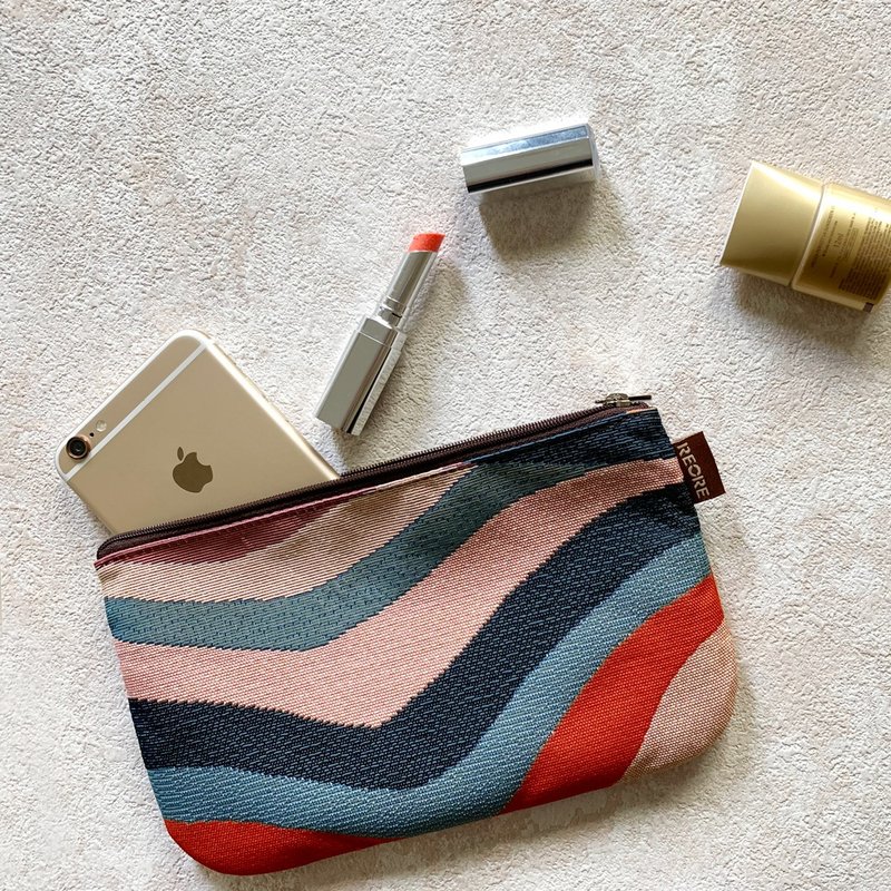 口罩收纳套 缇花布设计 防泼水可水洗 附精美礼盒包装 浪漫曲纹和 - 化妆包/杂物包 - 环保材料 