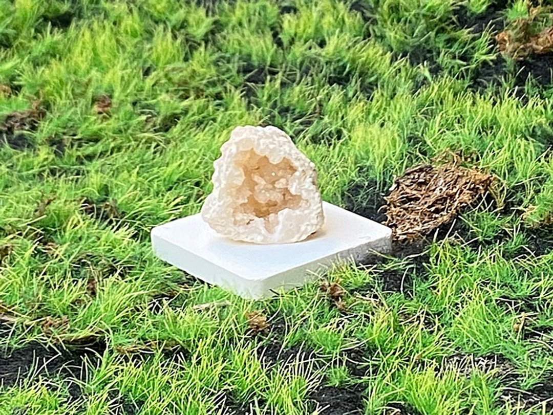 天然原矿晶莹剔透招财玛瑙白晶洞 招财开运 快速出货 风水摆件 - 摆饰 - 水晶 多色