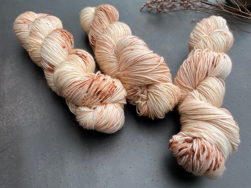 手染线-浅米 - 编织/刺绣/羊毛毡/裁缝 - 羊毛 白色