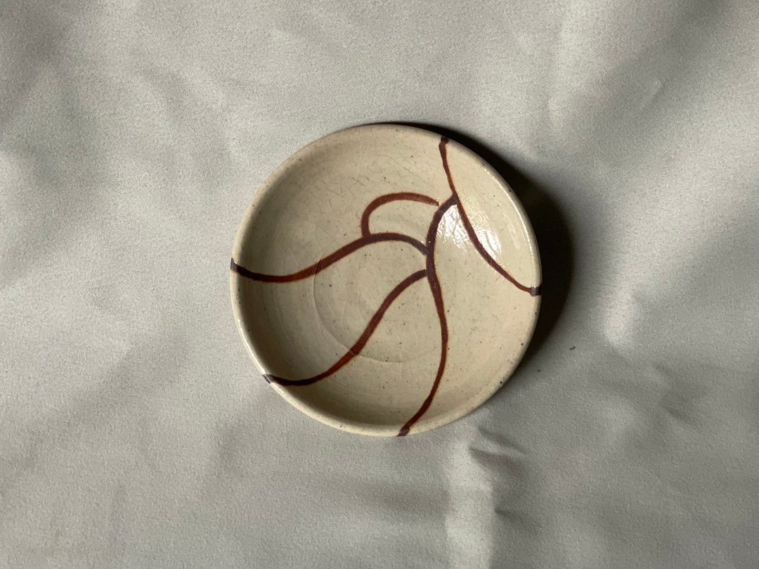 Plate with brown stripes - 浅碟/小碟子 - 陶 白色