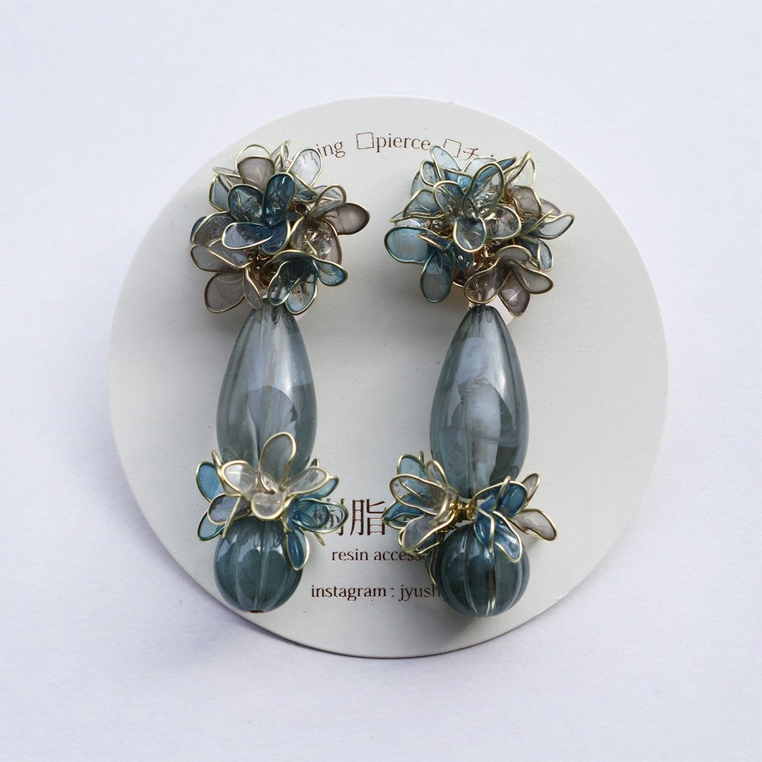 Flowers earrings blue - 耳环/耳夹 - 其他材质 蓝色
