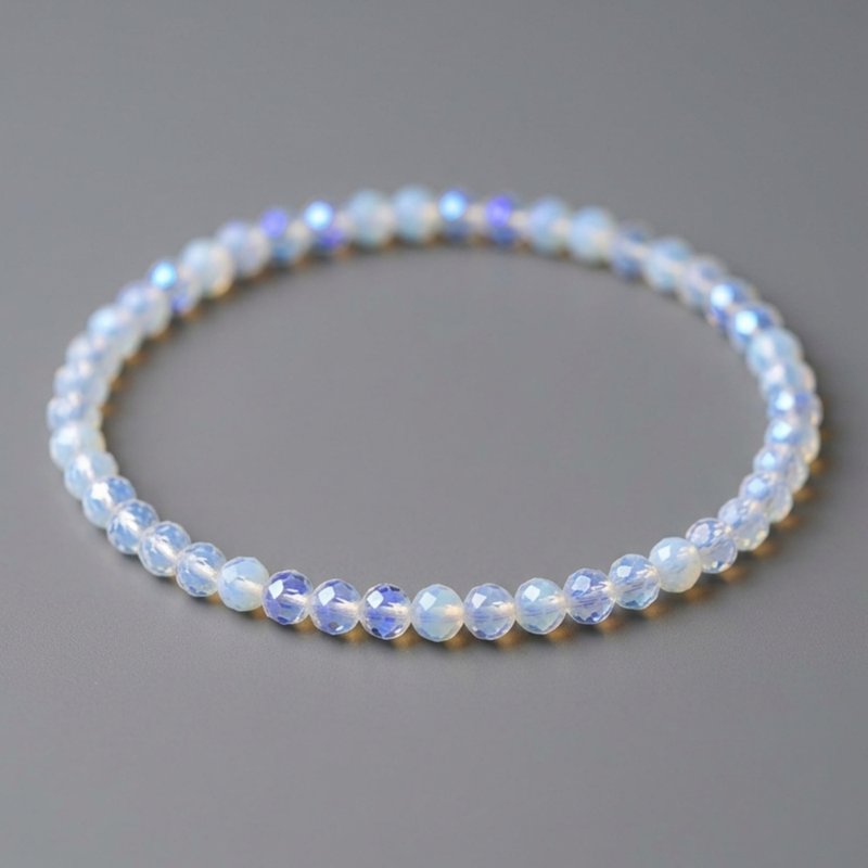 精致 3mm 蛋白石珠串手链，具备弹性月光石效果的极简珠宝 - 手链/手环 - 玻璃 蓝色