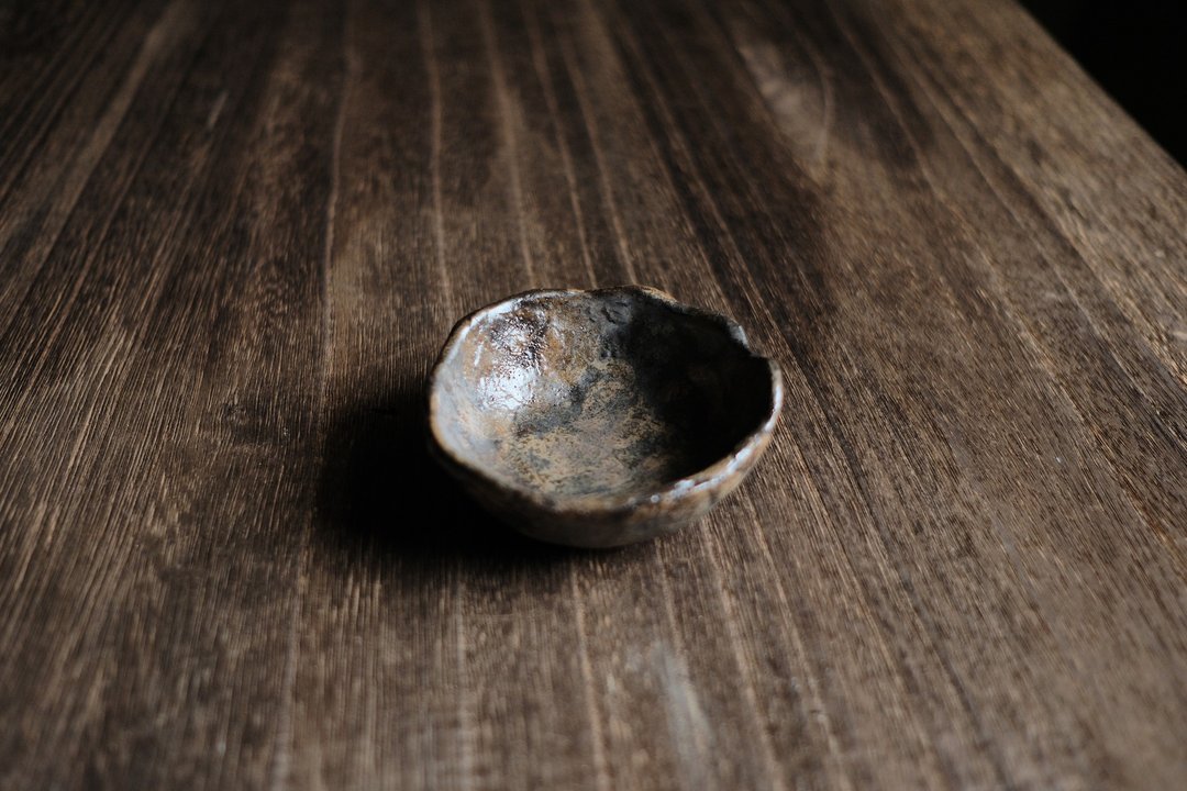 古矿区・焦茶・黑化妆土・小皿 - 蜡烛/烛台 - 陶 黑色