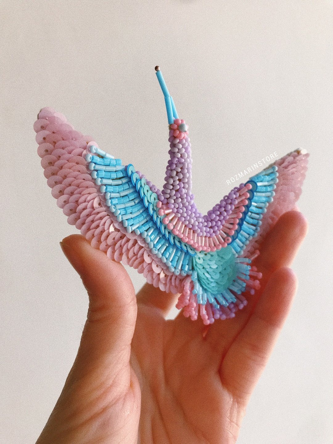 Brooch bird, Embroidered brooch, Beaded Brooch, Bird pin, Handmade Crane - 胸针 - 玻璃 粉红色