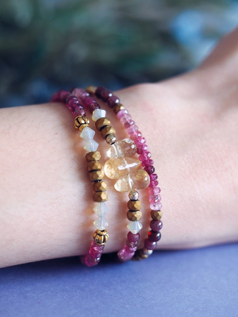 Garnet & Citrine antique gold beaded bracelet/ Delicate crystal bracelet - 手链/手环 - 宝石 金色