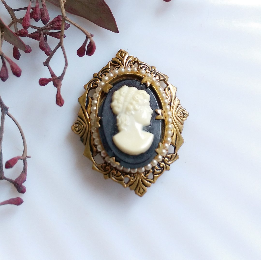 CAMEO 维多利亚风格 仕女 别针。西洋古董饰品 - 胸针 - 其他金属 金色