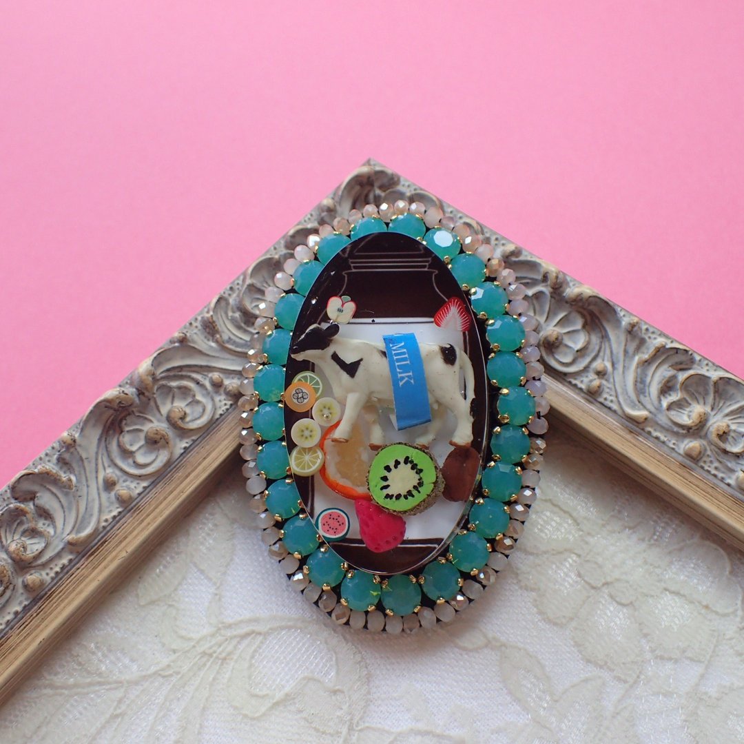 Sandplay brooch How about milk - 胸针 - 其他材质 多色