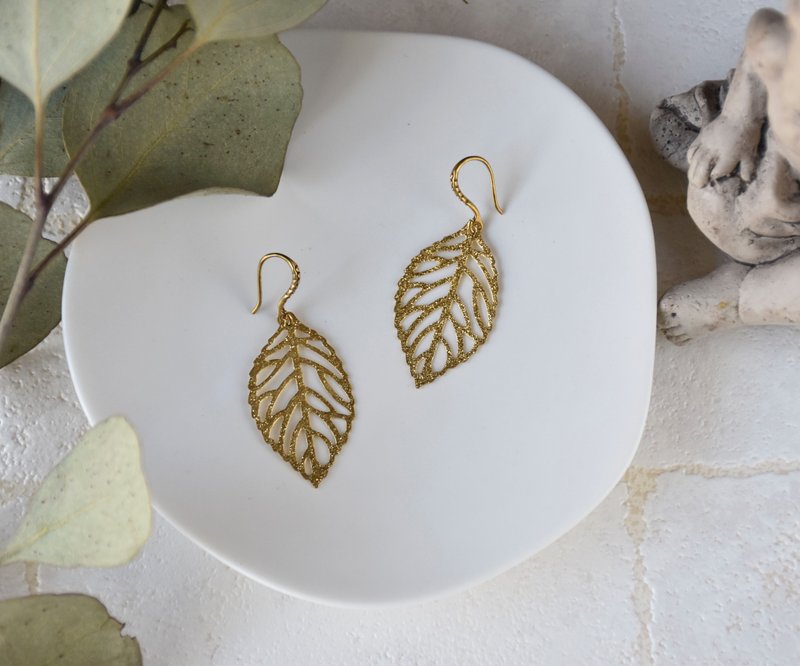 月桂冠黄铜镂空树叶耳环 - 耳环/耳夹 - 铜/黄铜 绿色