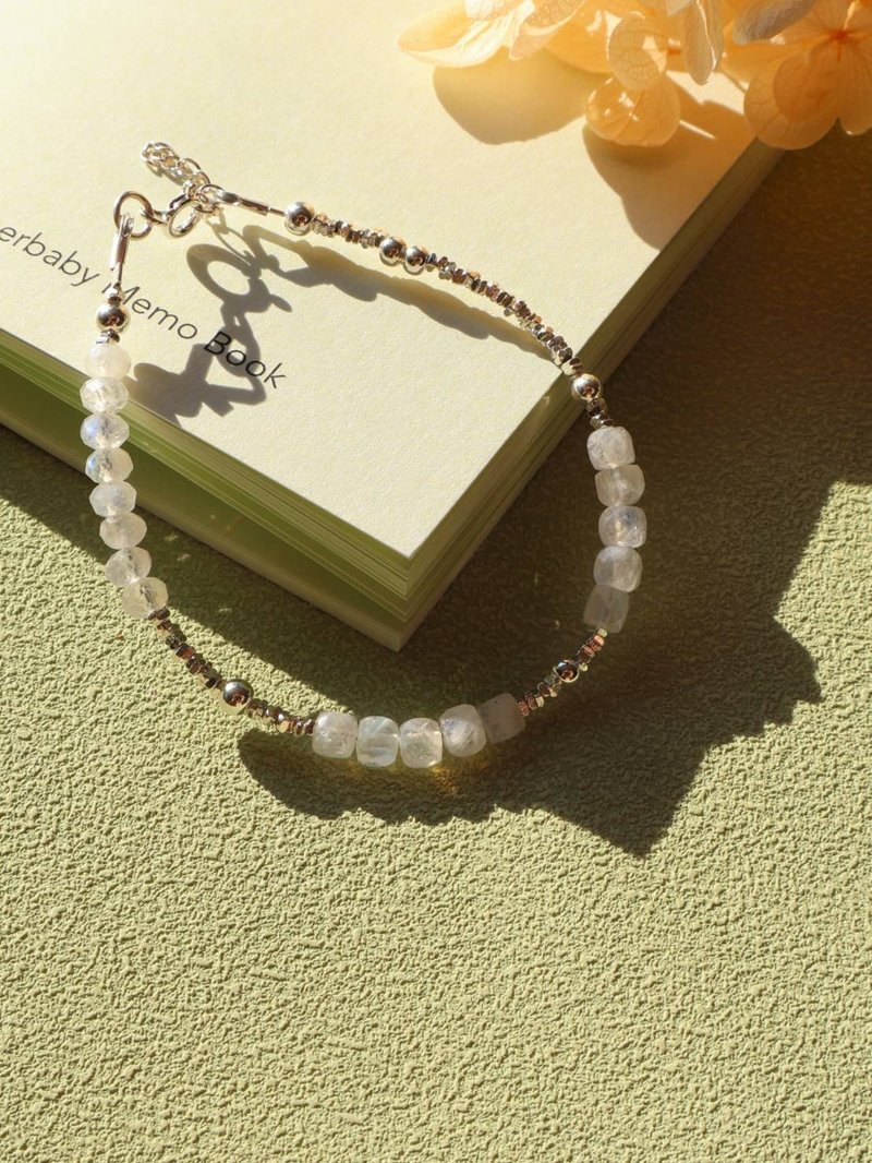 白无垢。月光石钻切 S925纯银 时髦水晶手链 - 手链/手环 - 水晶 白色