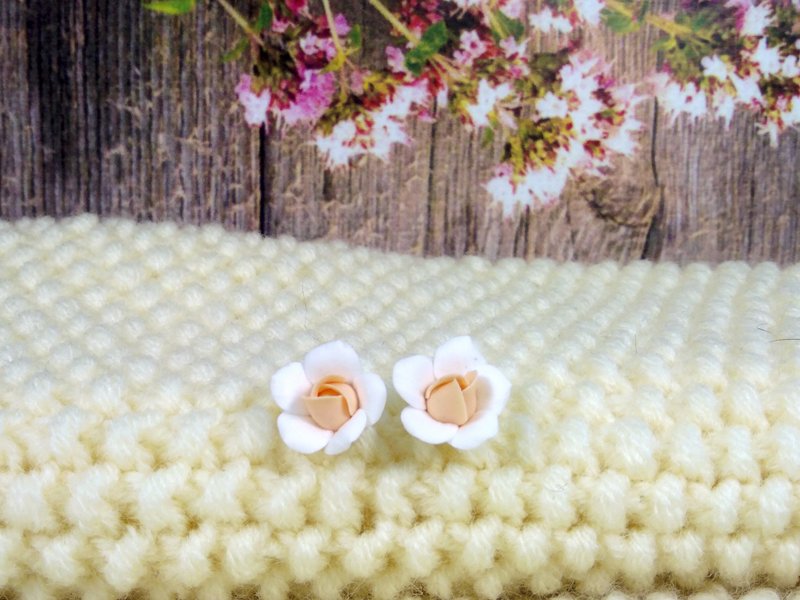 Stud earrings for women polymer clay rose earrings stud dainty rose - 耳环/耳夹 - 粘土 白色