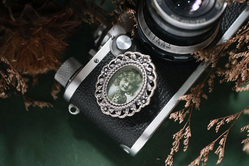 【老饰品/西洋老件】古典椭圆造型淑女人像古着胸针 老胸针 - 胸针 - 其他金属 银色