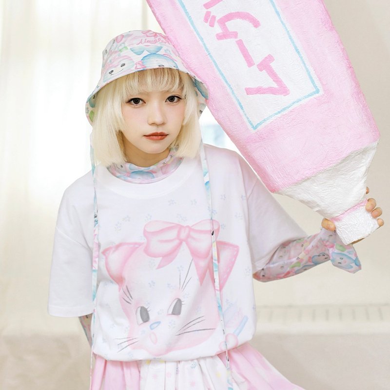 Meugler牛稠岛 牛稠齿科雾气感梦幻小动物 猫咪少女宽松t恤半袖衫 - 女装 T 恤 - 棉．麻 白色