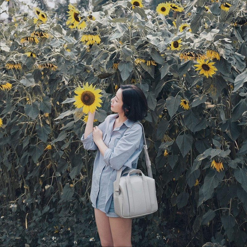 斜挎包  Whiteoakfactory Cubie shoulder bag - Light grey - 侧背包/斜挎包 - 人造皮革 灰色