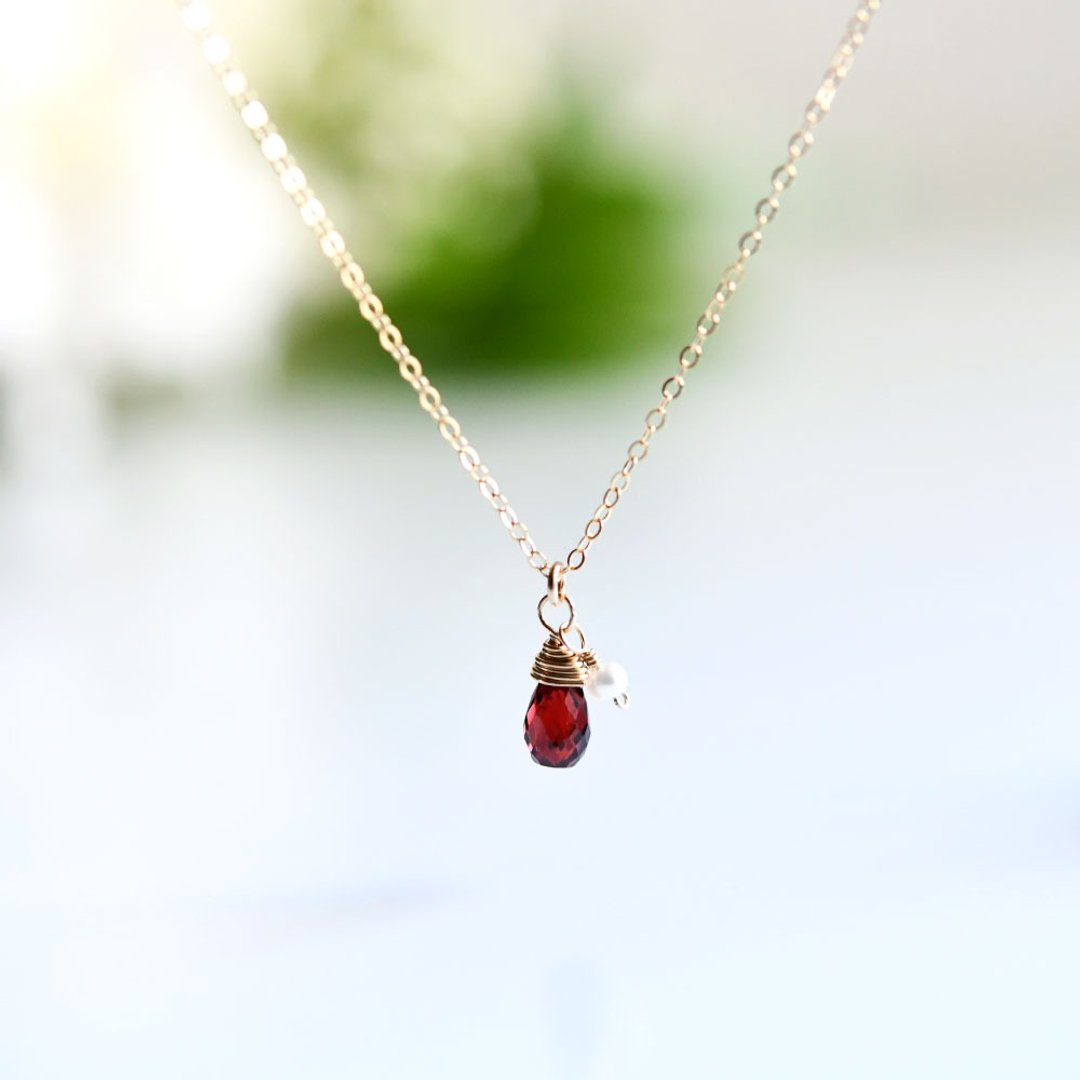 Symbol of fruitful love fulfillment drop garnet and petite pearl necklace January birthstone - 项链 - 宝石 红色