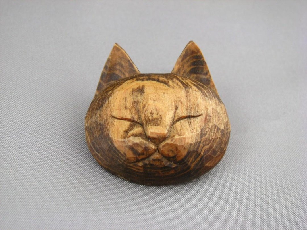 Wood carving fine cat brooch - 胸针 - 木头 咖啡色
