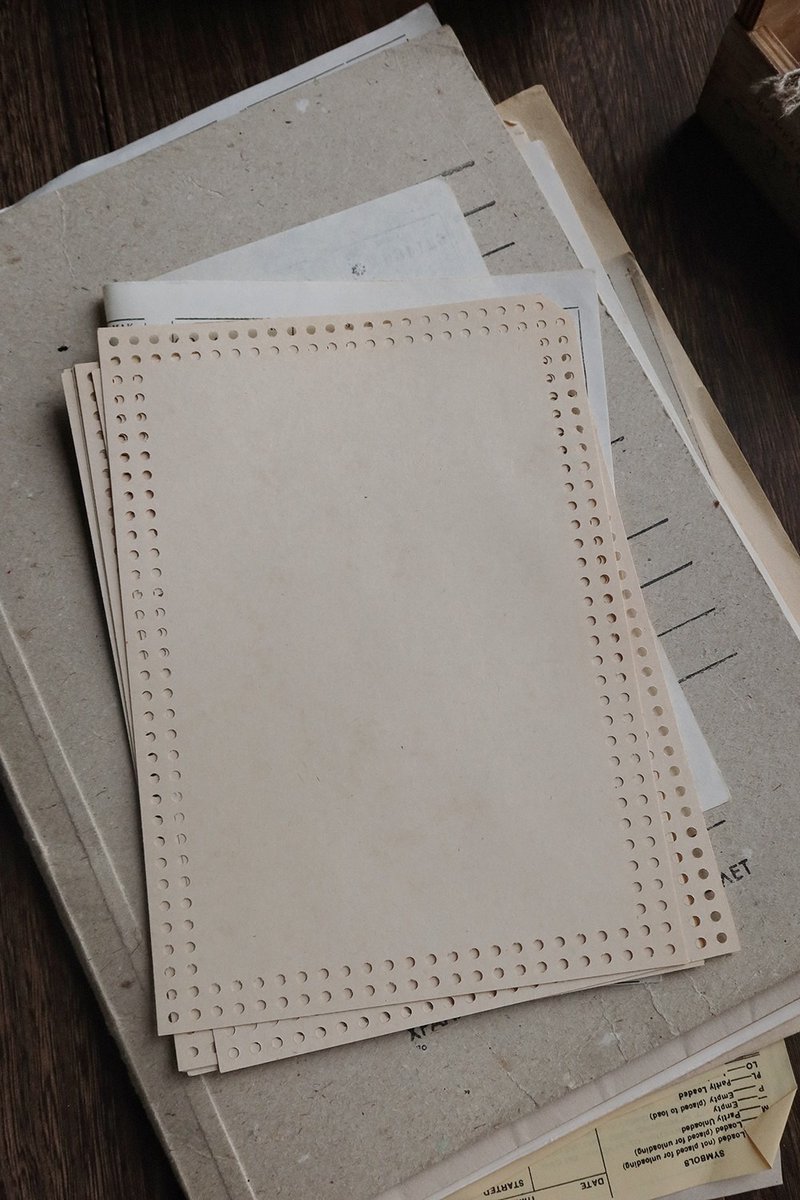 MarkyPuppy 俄罗斯古董纸 空白打孔古董纸 复古拼贴摆拍素材 - 笔记本/手帐 - 纸 