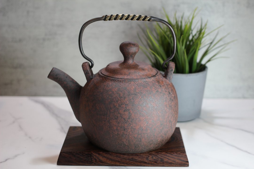 【秋冬好礼】1400ml 提梁烧水壶 煮茶器 可直火 莺歌叶敏祥手作 - 水瓶/水壶 - 瓷 