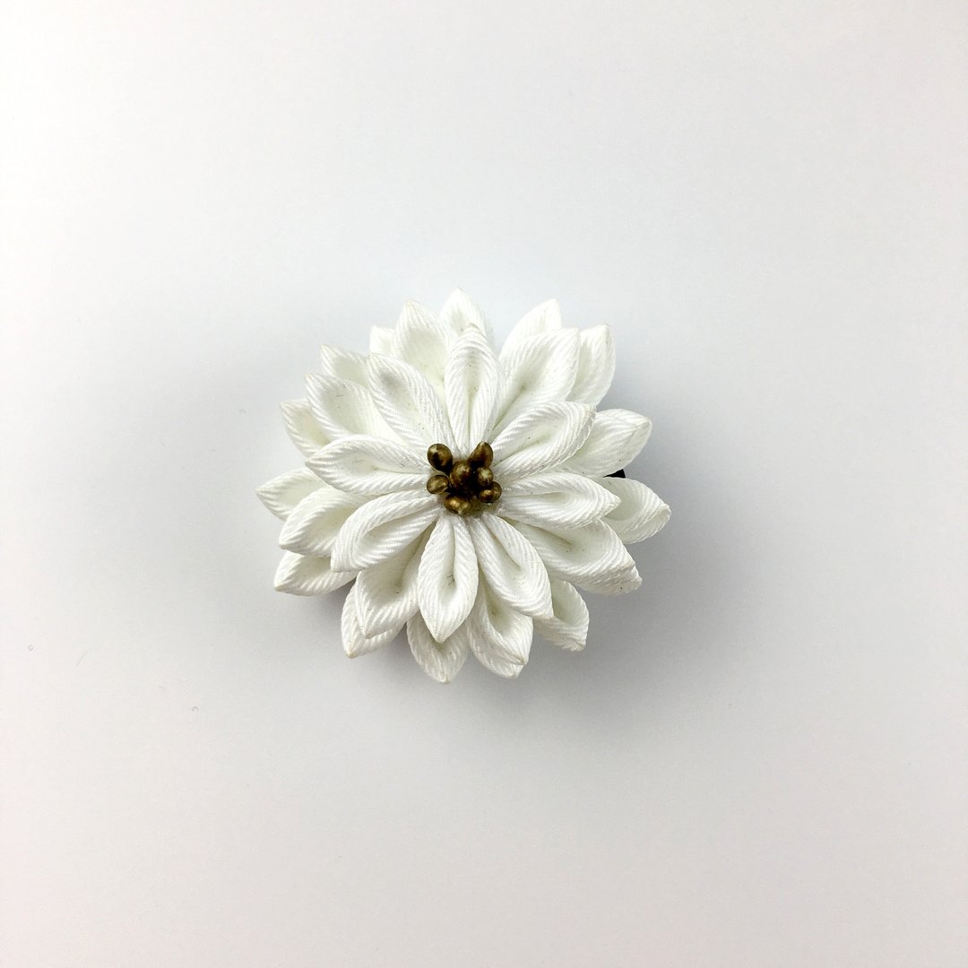 Kaika Ato / 八重菊-尊爵白 / 日式和风布花 / つまみ细工 花簪 - 发饰 - 其他材质 白色
