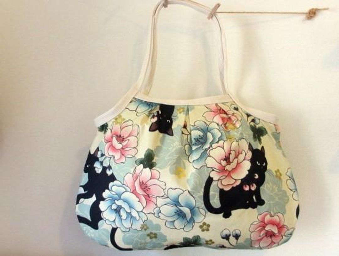 Black cat and peony Granny bag * pink (monographic) A - 侧背包/斜挎包 - 棉 卡其色