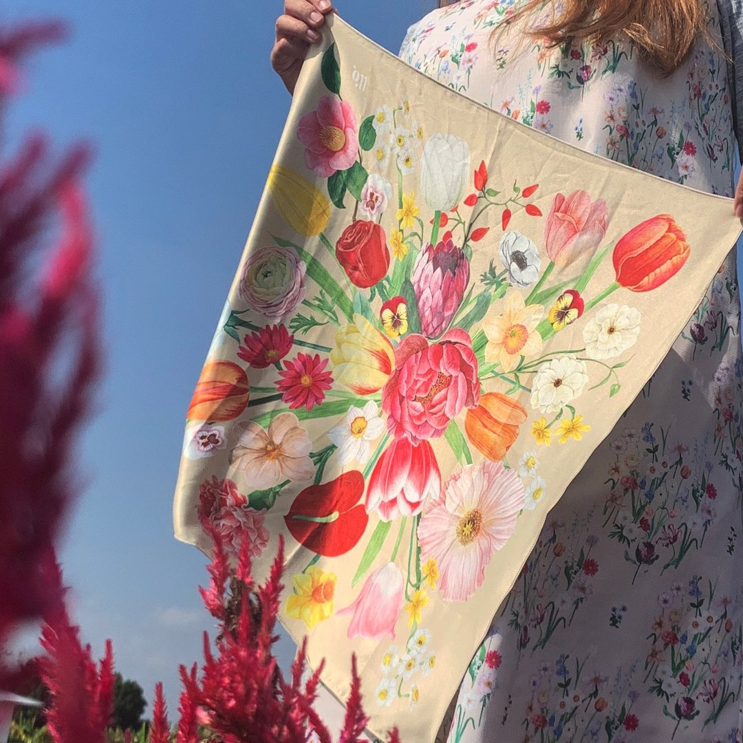 Scarf : ttq floral scarf : shining vibe - 丝巾 - 丝．绢 金色