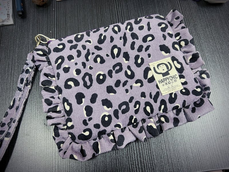 紫色豹纹荷叶边拉链收纳包 - 化妆包/杂物包 - 棉．麻 紫色