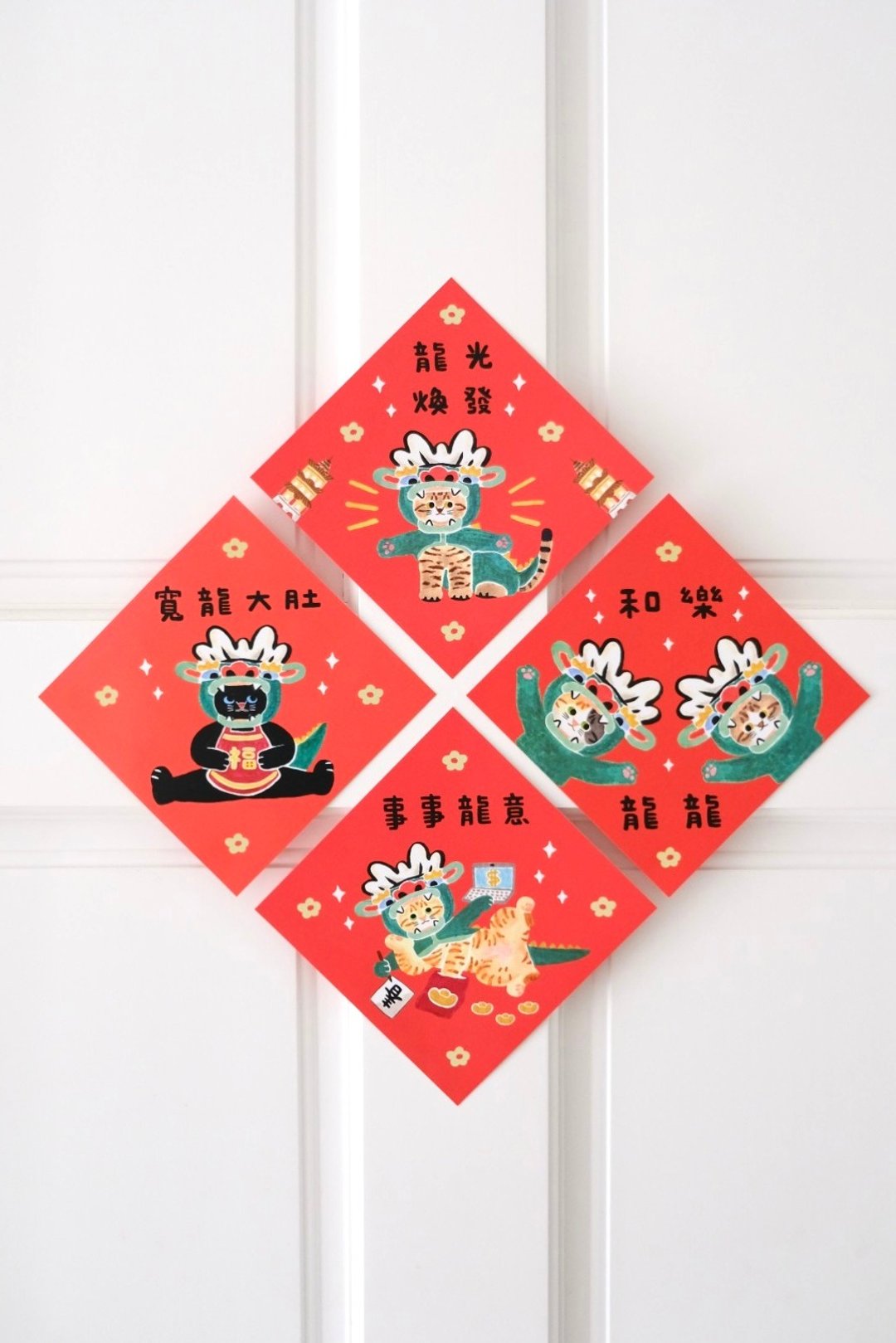 三岛桃子 X SASA'S SHOP 联名春联８入 - 红包/春联 - 纸 红色