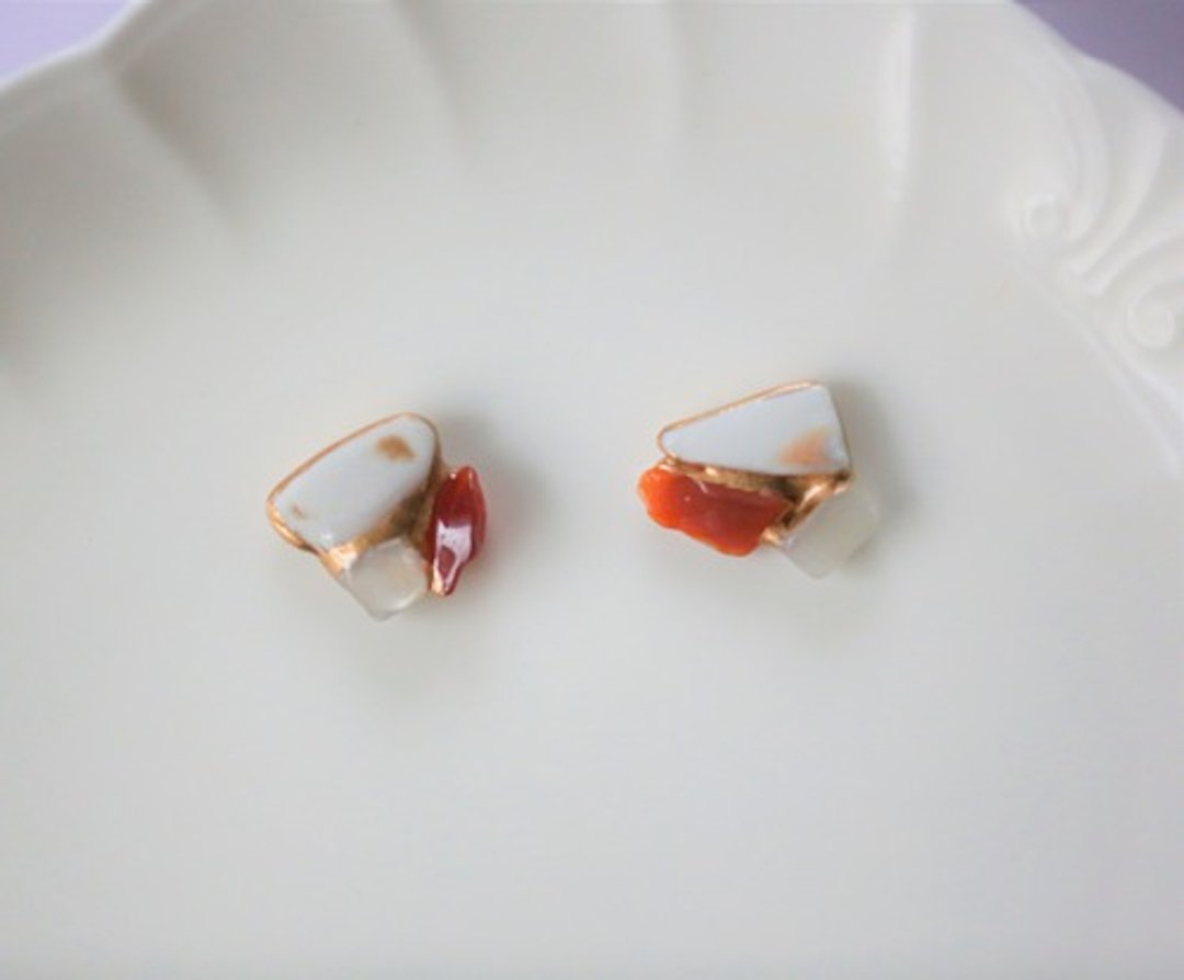 Kintsugi x natural stone earrings Clip-On(sea pottery, carnelian, white moonstone) - 耳环/耳夹 - 宝石 