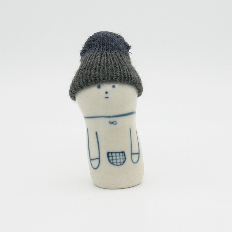 Handmade ceramic doll Bear wearing a knit hat S size - 摆饰 - 陶 白色
