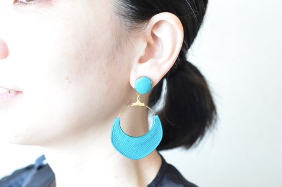 Tosaka [leather earrings / Clip-On ] turquoise - 耳环/耳夹 - 真皮 蓝色