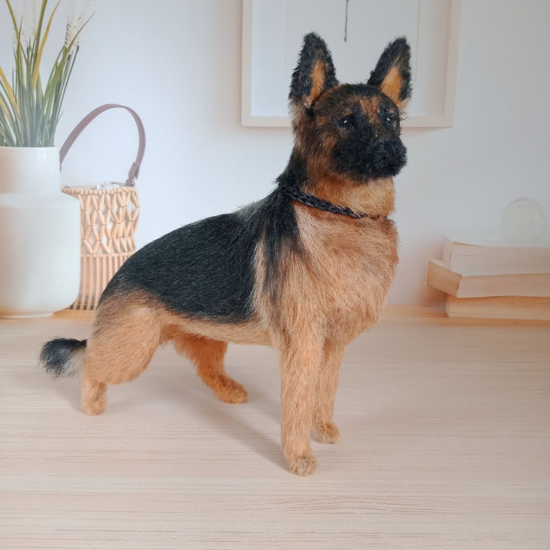 Made to order Miniature realistic crochet German Shepherd length 9 inches - 玩偶/公仔 - 环保材料 咖啡色