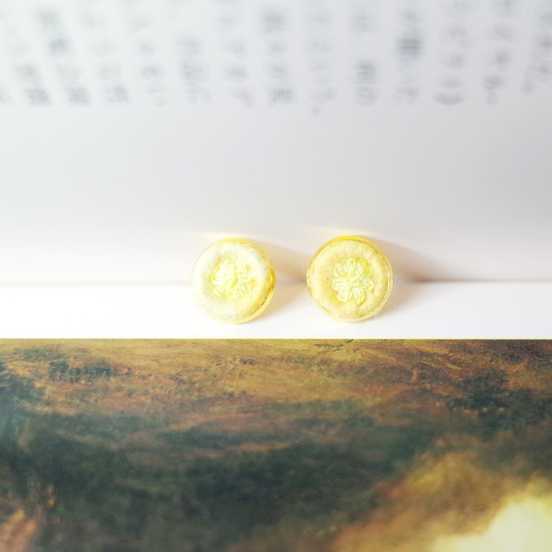 植物#42 黄色小花 手刺绣贴耳耳环 耳针/耳夹 - 耳环/耳夹 - 绣线 黄色