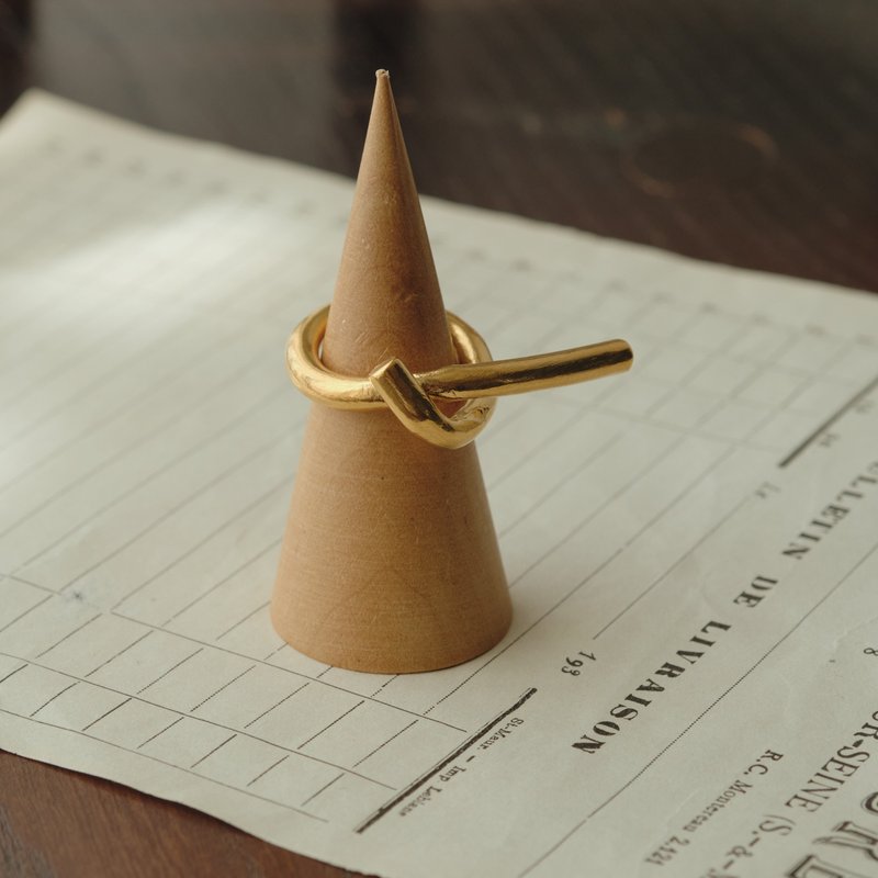 Ribboned Infinity 缎带无限 扭结设计戒指 - 戒指 - 其他金属 金色