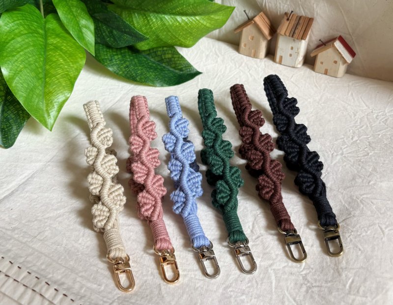Smei手作。编织爱心叶脉腕绳 - 吊饰 - 其他材质 多色