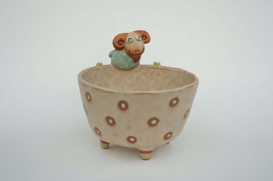 Plant pot with a goat ,lithops,cactus,ceramics,pottery,handmade - 花瓶/陶器 - 陶 卡其色