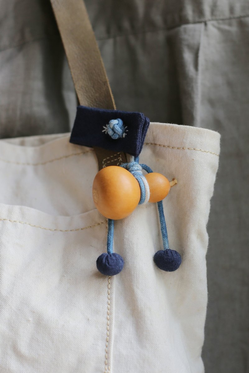 No.8-原創 & 天然小葫芦 挂饰 项链 | 手缝布扣 藏式编绳 | 现货 - 吊饰 - 植物．花 蓝色