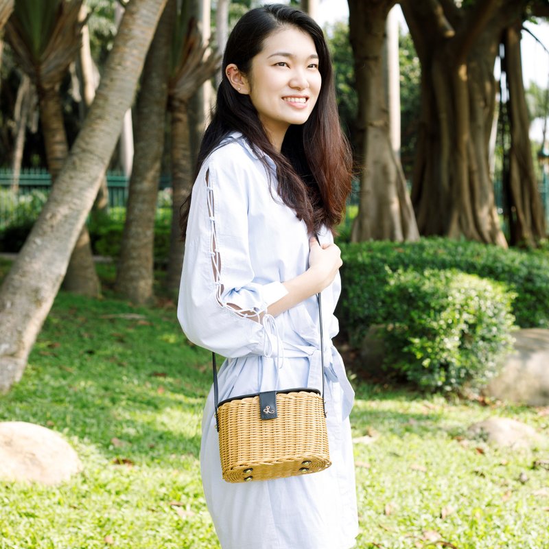 沙漠风情 - 沙丘型侧背藤篮 - 侧背包/斜挎包 - 植物．花 卡其色