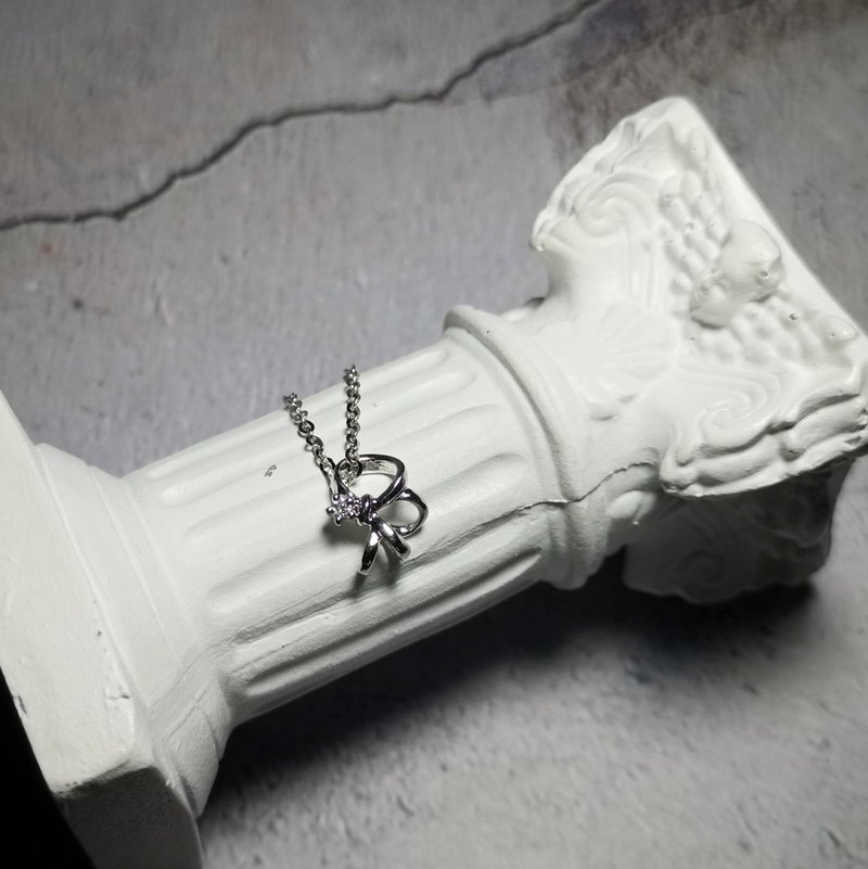 14k白金 蝴蝶结 钻石 项链 - 项链 - 宝石 白色