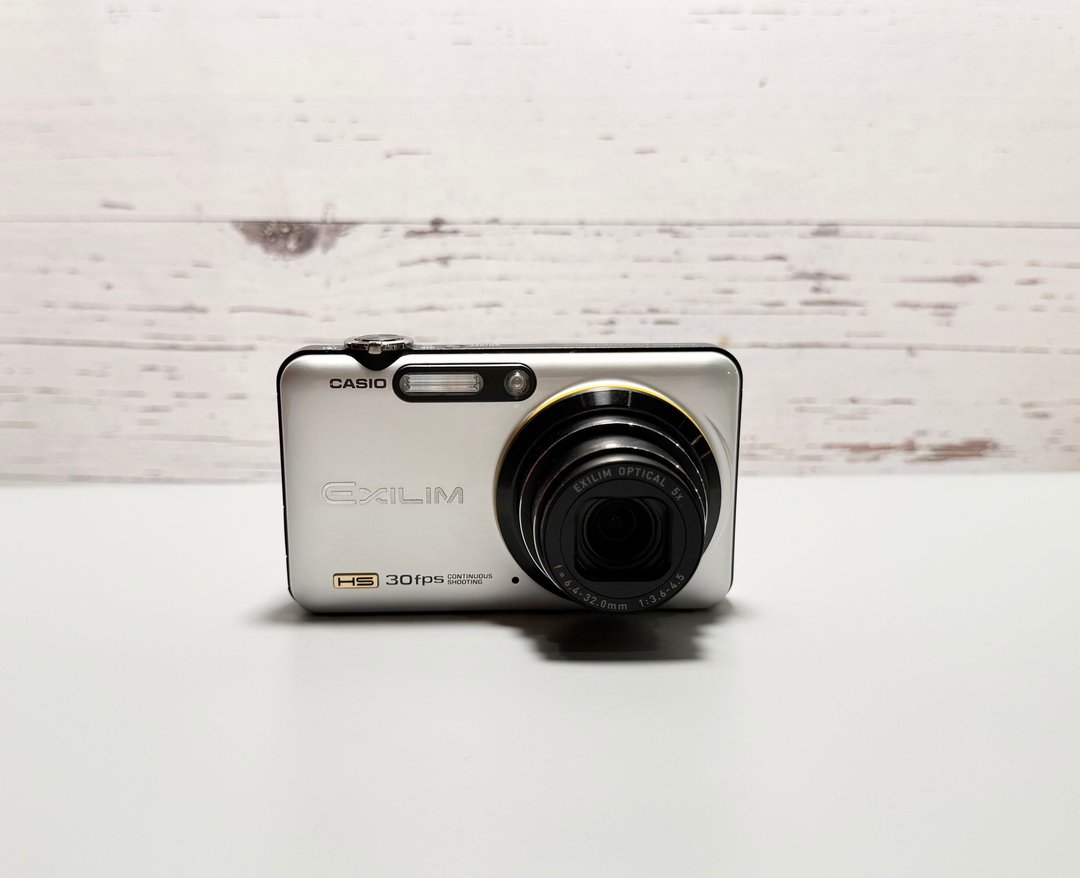 菁桐照相馆 CASIO EX-FC100(银白) 数位相机 现货 - 相机 - 其他金属 银色
