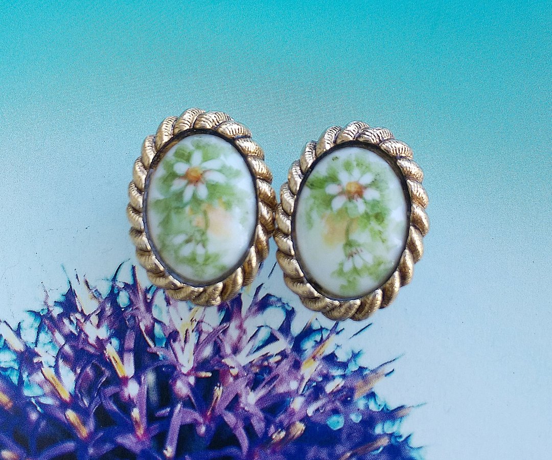 Vintage Jewelry 西洋古董饰品 雏菊手工手绘 清新 夹式耳环 - 耳环/耳夹 - 其他材质 金色
