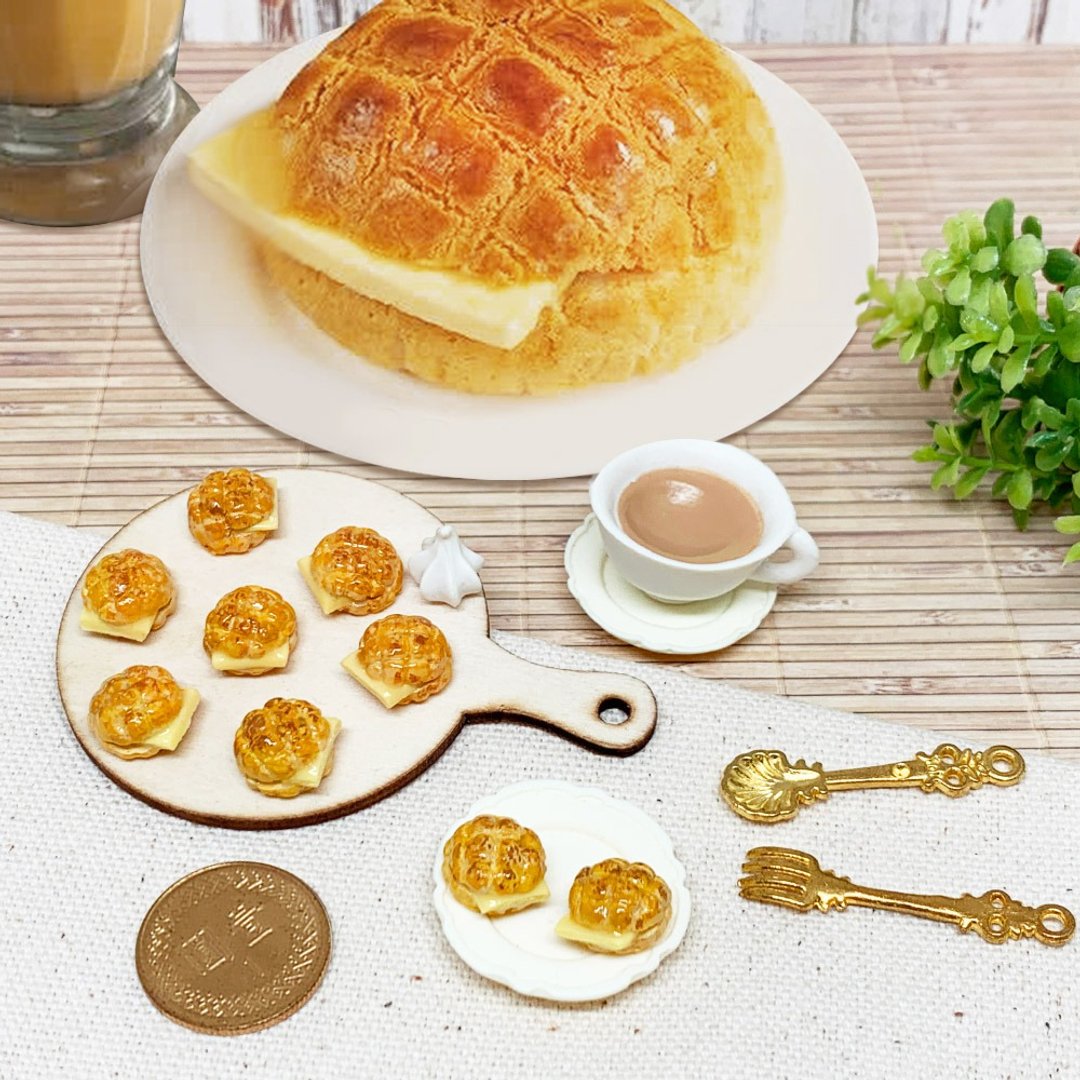 【微距食界】手作1cm/菠萝油面包/耳环/摆饰(单一个) - 耳环/耳夹 - 粘土 黄色
