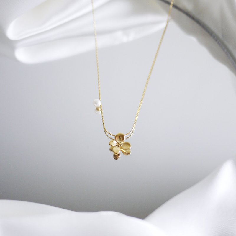 小珍珠细致花朵锁骨链 - 项链 - 其他金属 金色