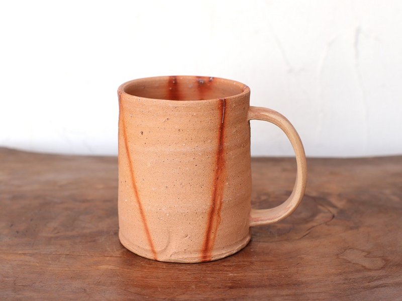 Bizen ware beer mug (Hidasuki) b5-084 - 咖啡杯/马克杯 - 陶 咖啡色