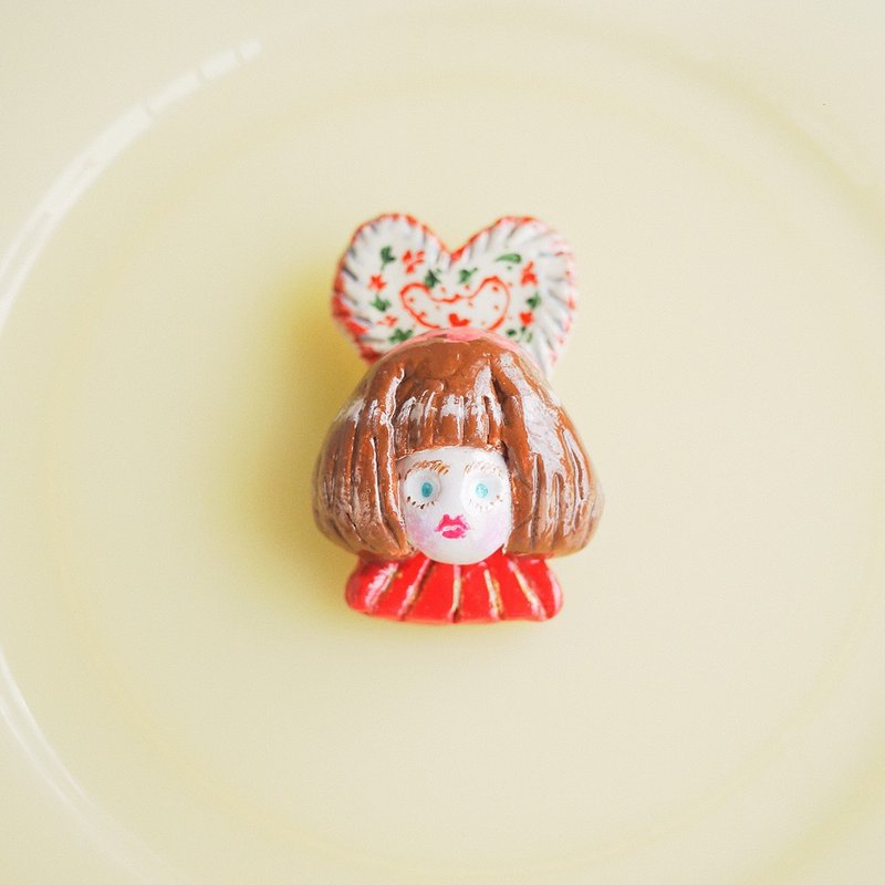 黏土胸針 夏日甜點 桃心少女 可愛胸針 - 胸针 - 粘土 红色