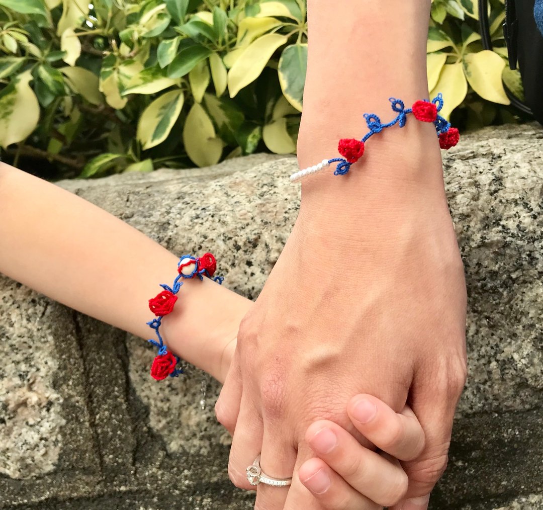手织立体玫瑰花珍珠手链(红蓝色) /亲子手链 / 礼物 / Swarovski - 手链/手环 - 棉 红色