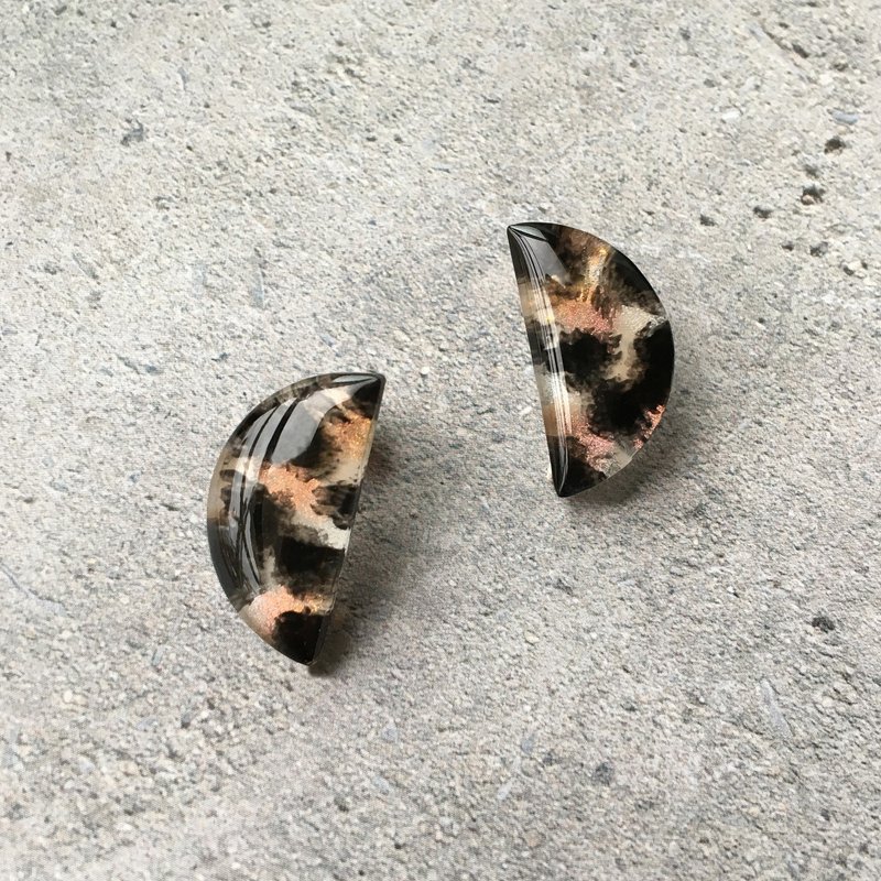 ハーフムーンレオパードピアス/イヤリング - 耳环/耳夹 - 树脂 黑色